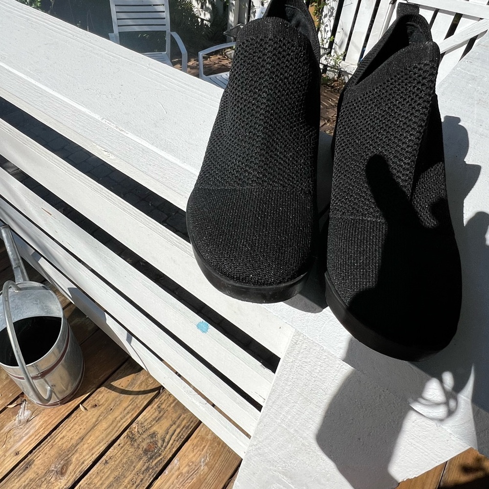 Black shoes Taryn Rose   New
